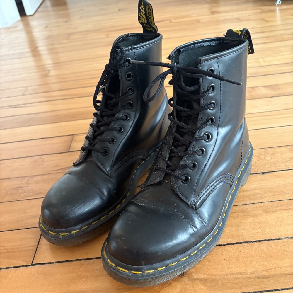 Dr. Martin lace up boots AirWair size USA 8/European 41